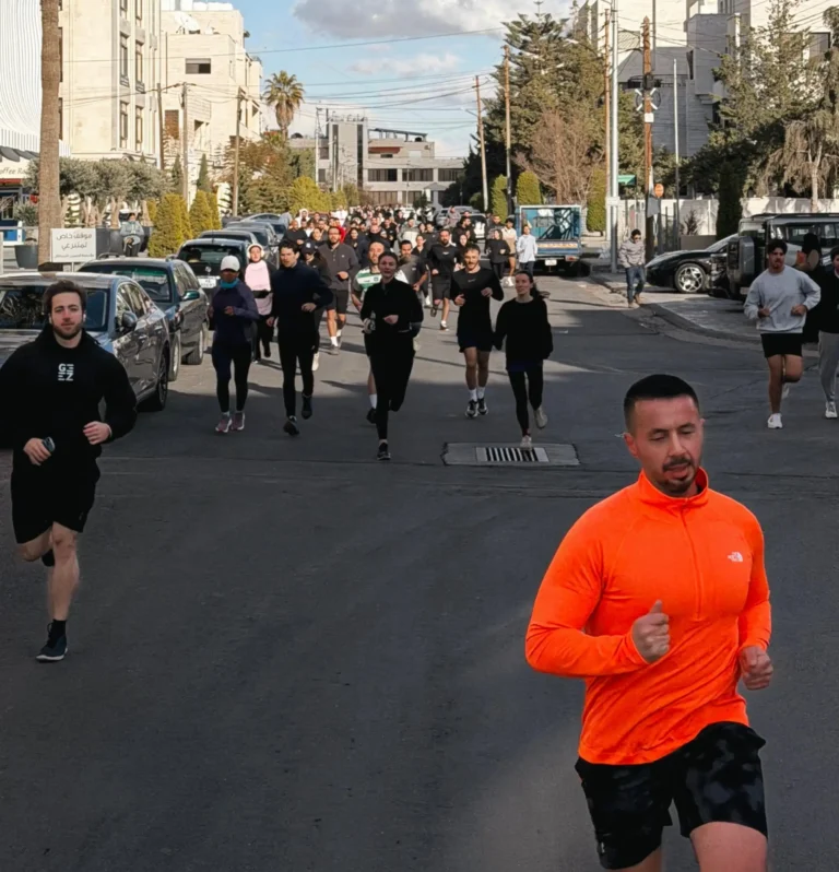 عدائو نادي 348 للجري في شوارع عمّان