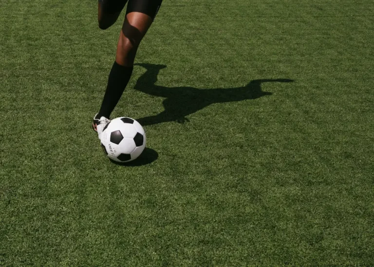 من هو أسرع لاعب كرة قدم في العالم؟